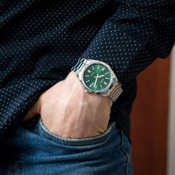 Ανδρικό ρολόι Casio MTP-1302PD-3AVEF με ασημί ατσάλινο μπρασελέ και πράσινο καντράν, 38.5mm, με ημερομηνία-φορεμένο.